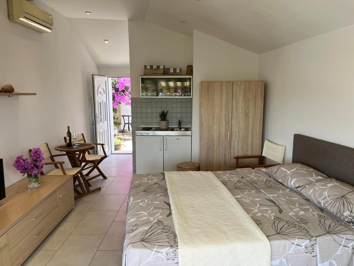 Studio Apartment Sol Mlini Luaran gambar